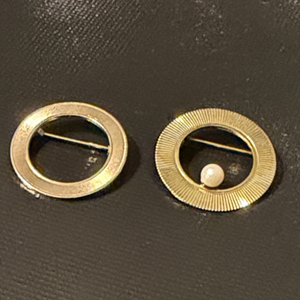 Elegant Gold Circle Brooch Set